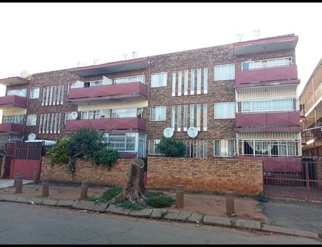 100 BEDROOM COMPLEX FOR SALE IN VANDERBIJLPARK CW 2